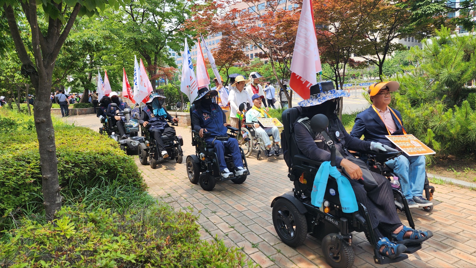 기초생활보장법 개정촉구 전동휠체어 국토종단 관련 사진 39
