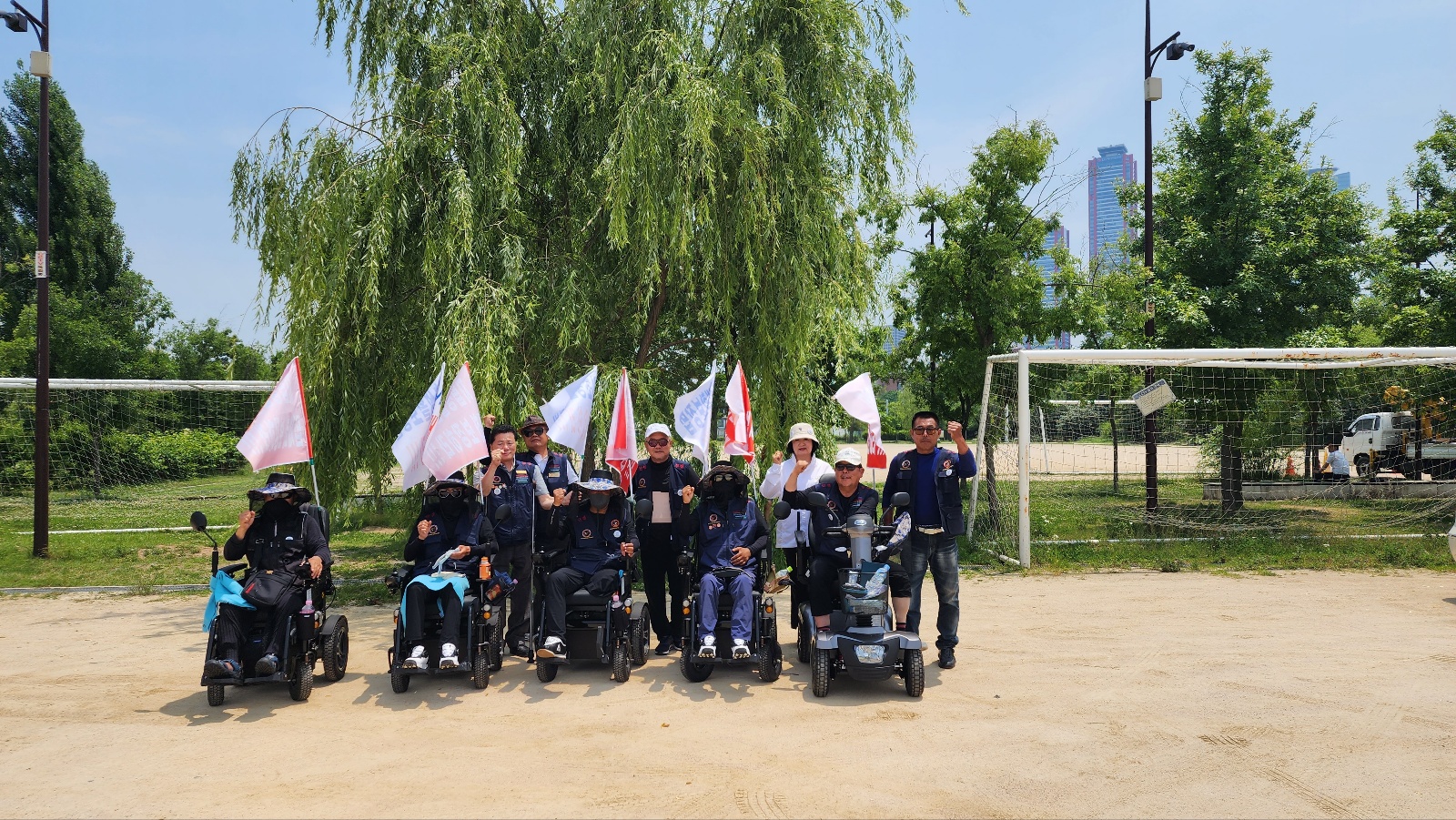 기초생활보장법 개정촉구 전동휠체어 국토종단 관련 사진 40