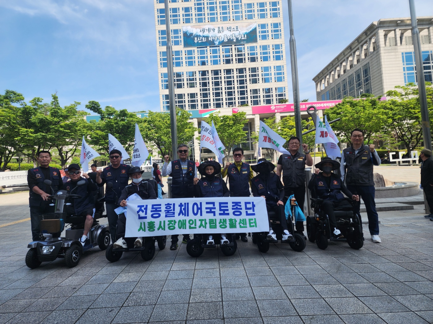 2023.6.7(수) 9:00 기초생활보장법 개정촉구 전동휠체어 국토종단 관련 사진 4
