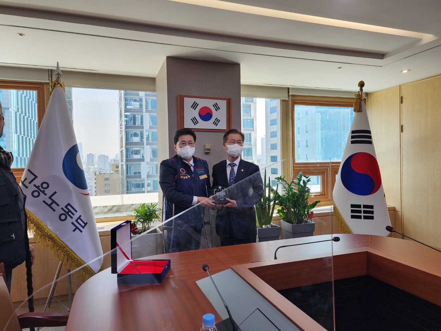 이정식 고용노동부 장관 감사패 전달식 2022.11.22. 관련 사진 3