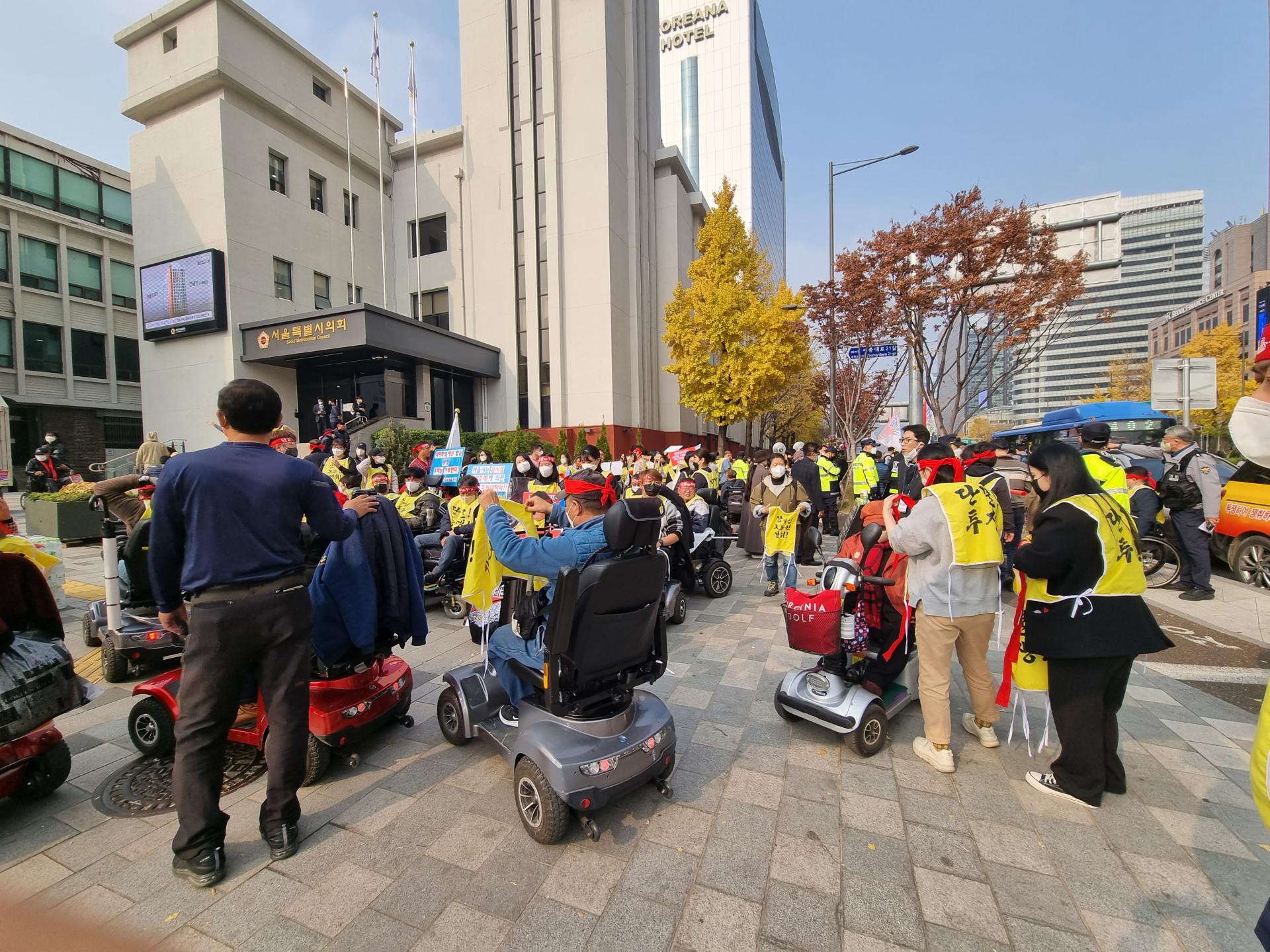 11월 10일 서울시장애인자립생활센터총연합회(서자연) 연대 투쟁 관련 사진 5